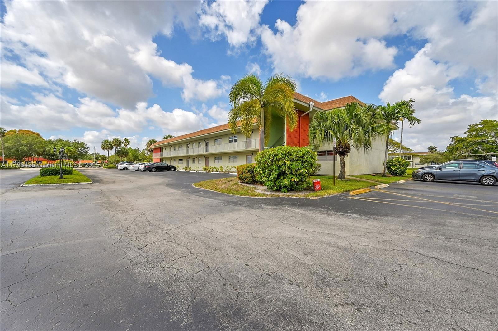 Real estate property located at 607 State Road 7 #1E, Broward, Applegreen Condo Apts 1, Margate, FL