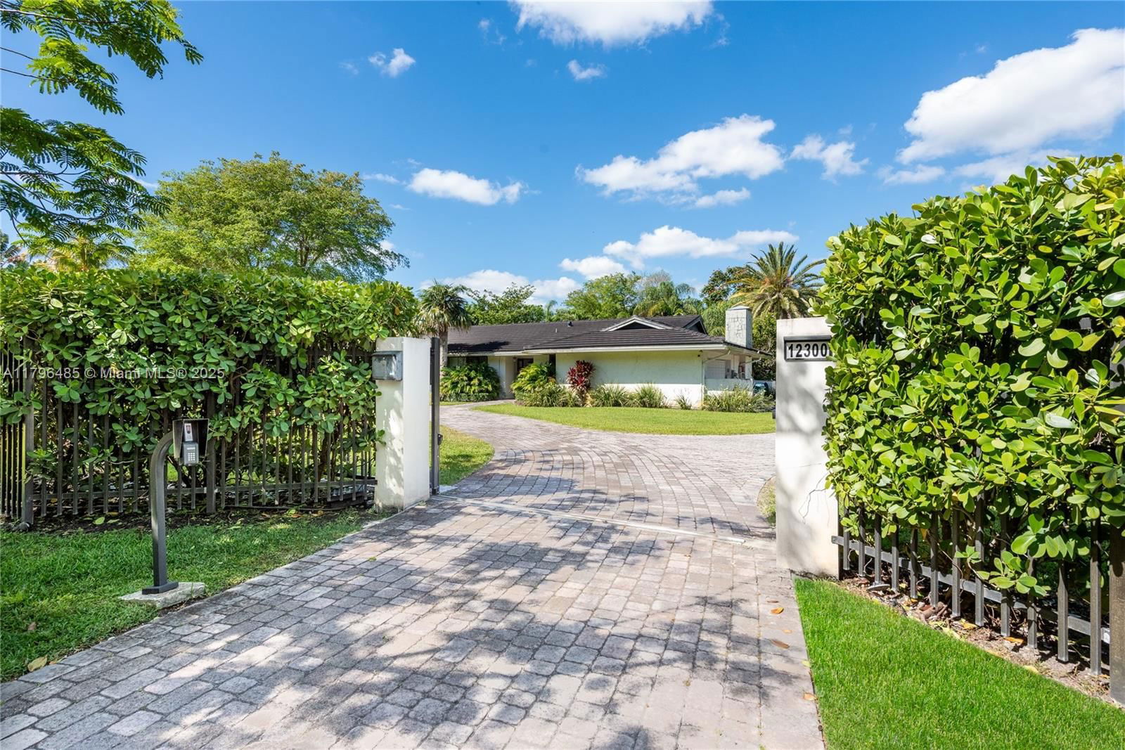 Real estate property located at 12300 67th Ave, Miami-dade, Mark Iii Est, Pinecrest, FL