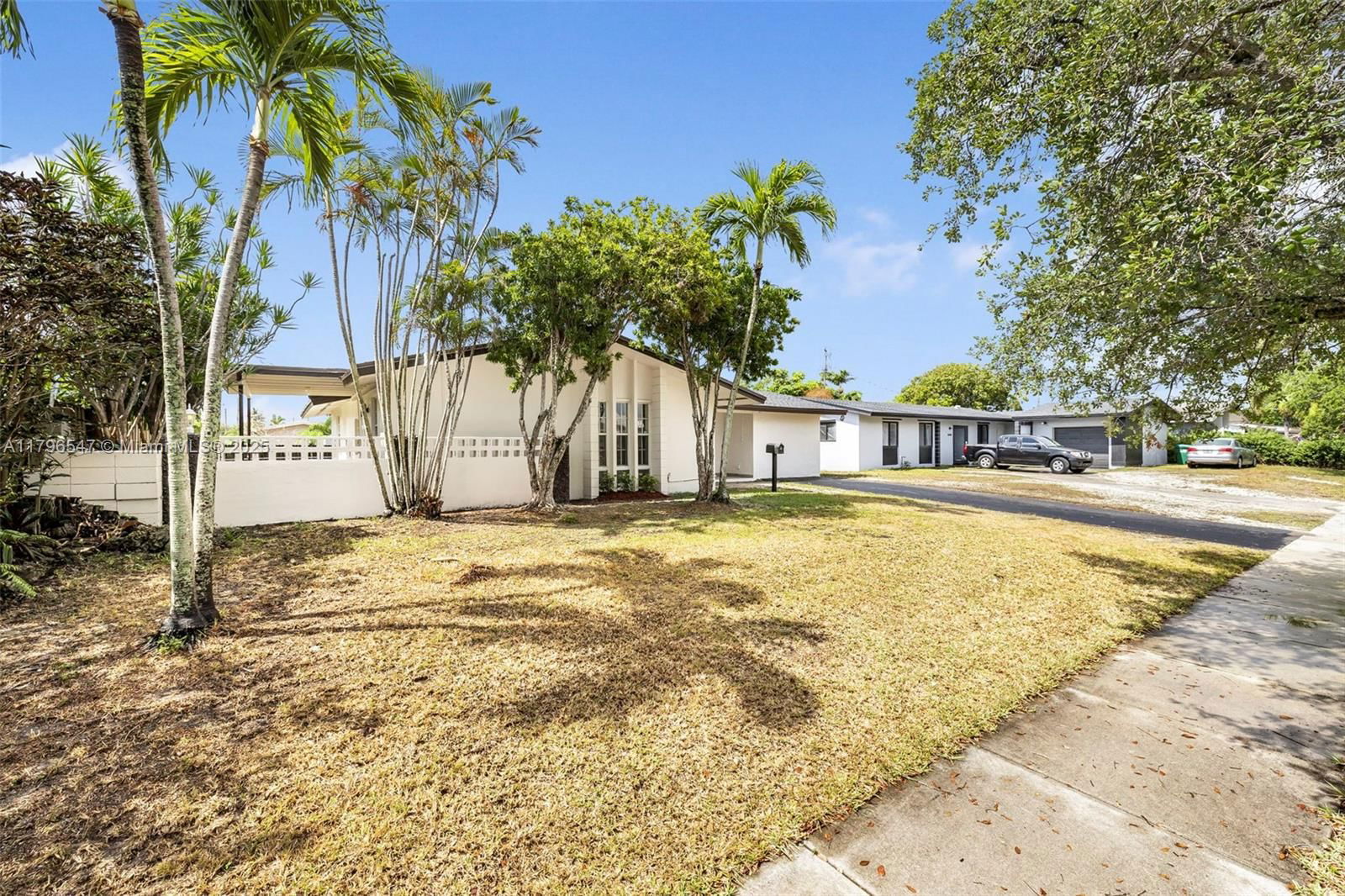 Real estate property located at 10520 160th St, Miami-dade, Fairway Pines, Miami, FL