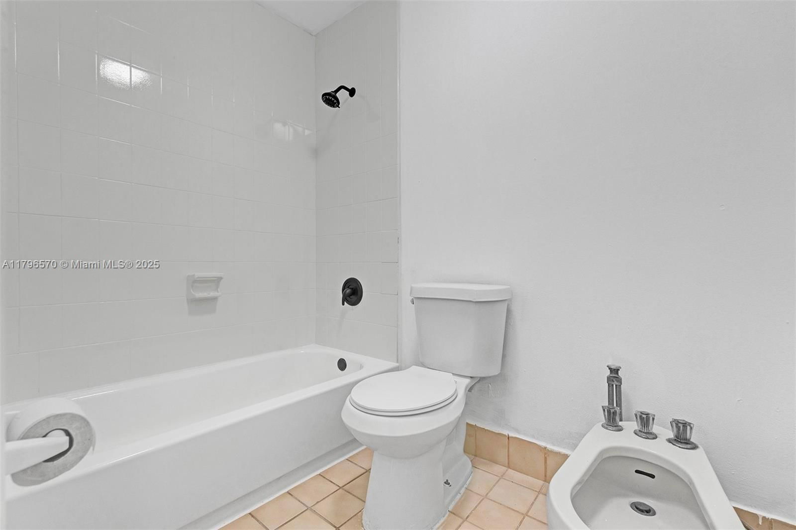 Real estate property located at 6215 24th Ave #203-7, Miami-dade, Flamingo Condo, Hialeah, FL