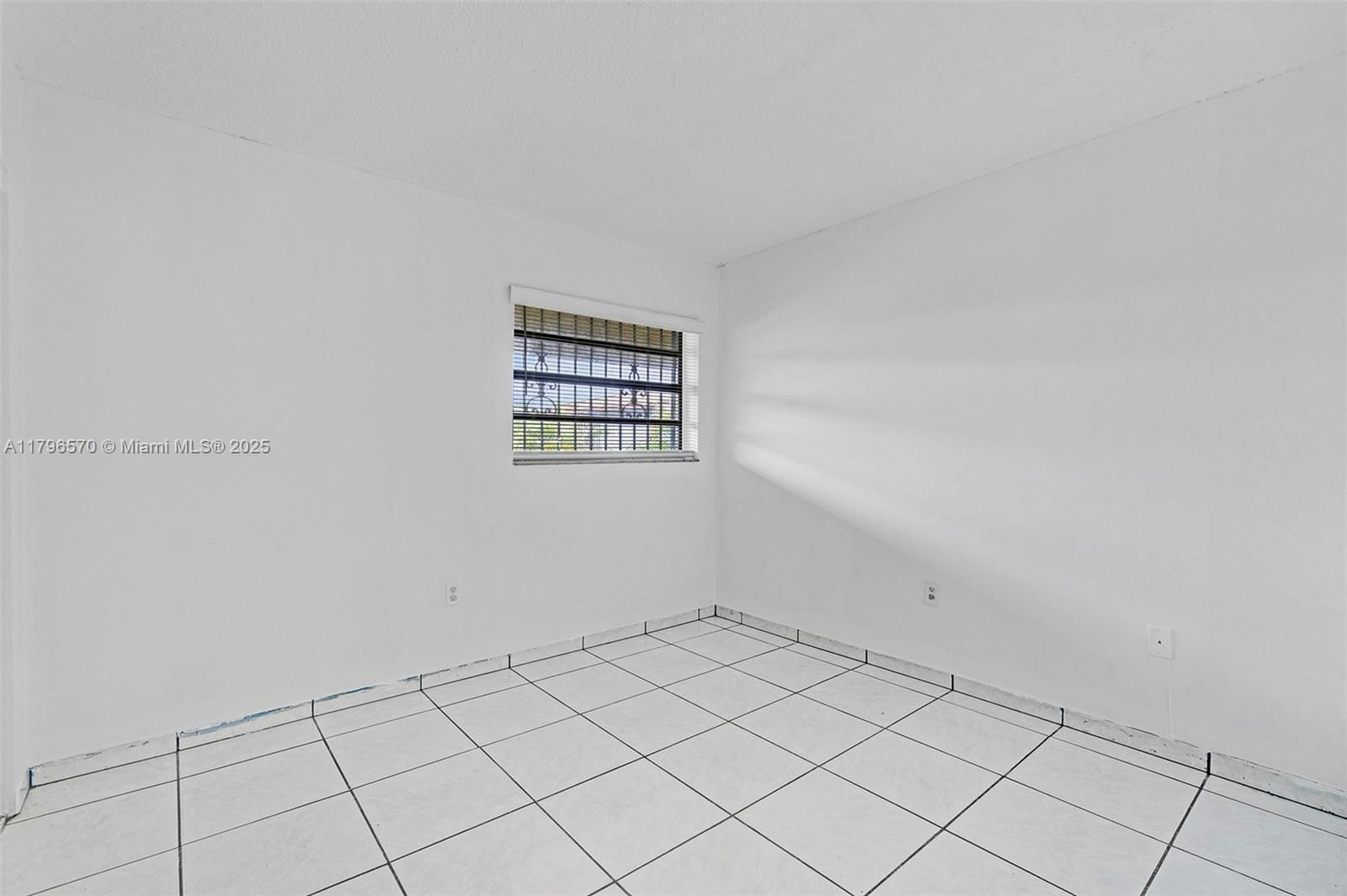 Real estate property located at 6215 24th Ave #203-7, Miami-dade, Flamingo Condo, Hialeah, FL