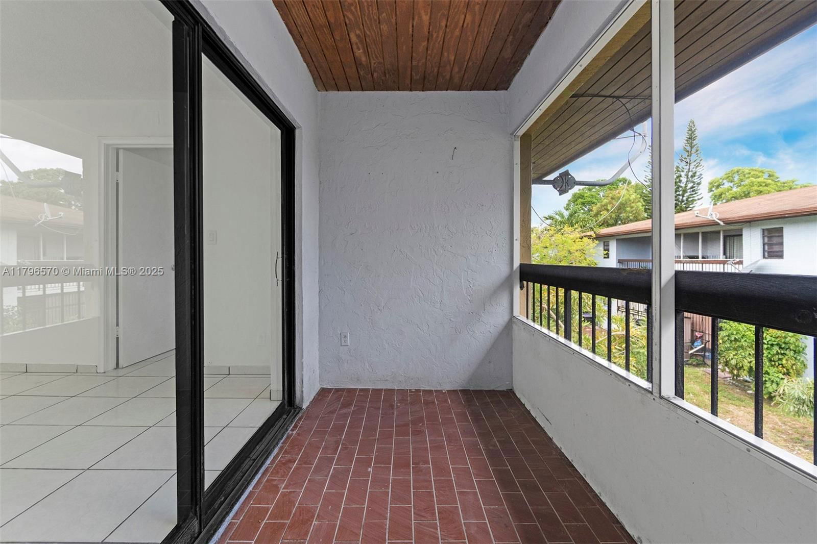 Real estate property located at 6215 24th Ave #203-7, Miami-dade, Flamingo Condo, Hialeah, FL