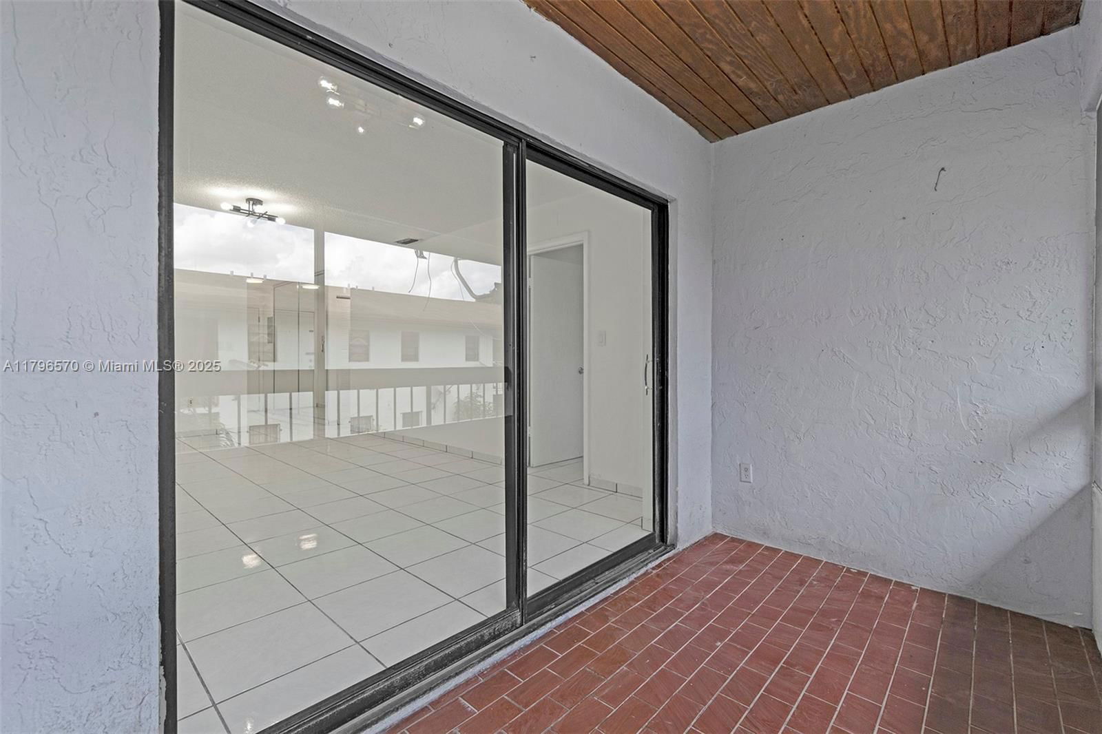 Real estate property located at 6215 24th Ave #203-7, Miami-dade, Flamingo Condo, Hialeah, FL