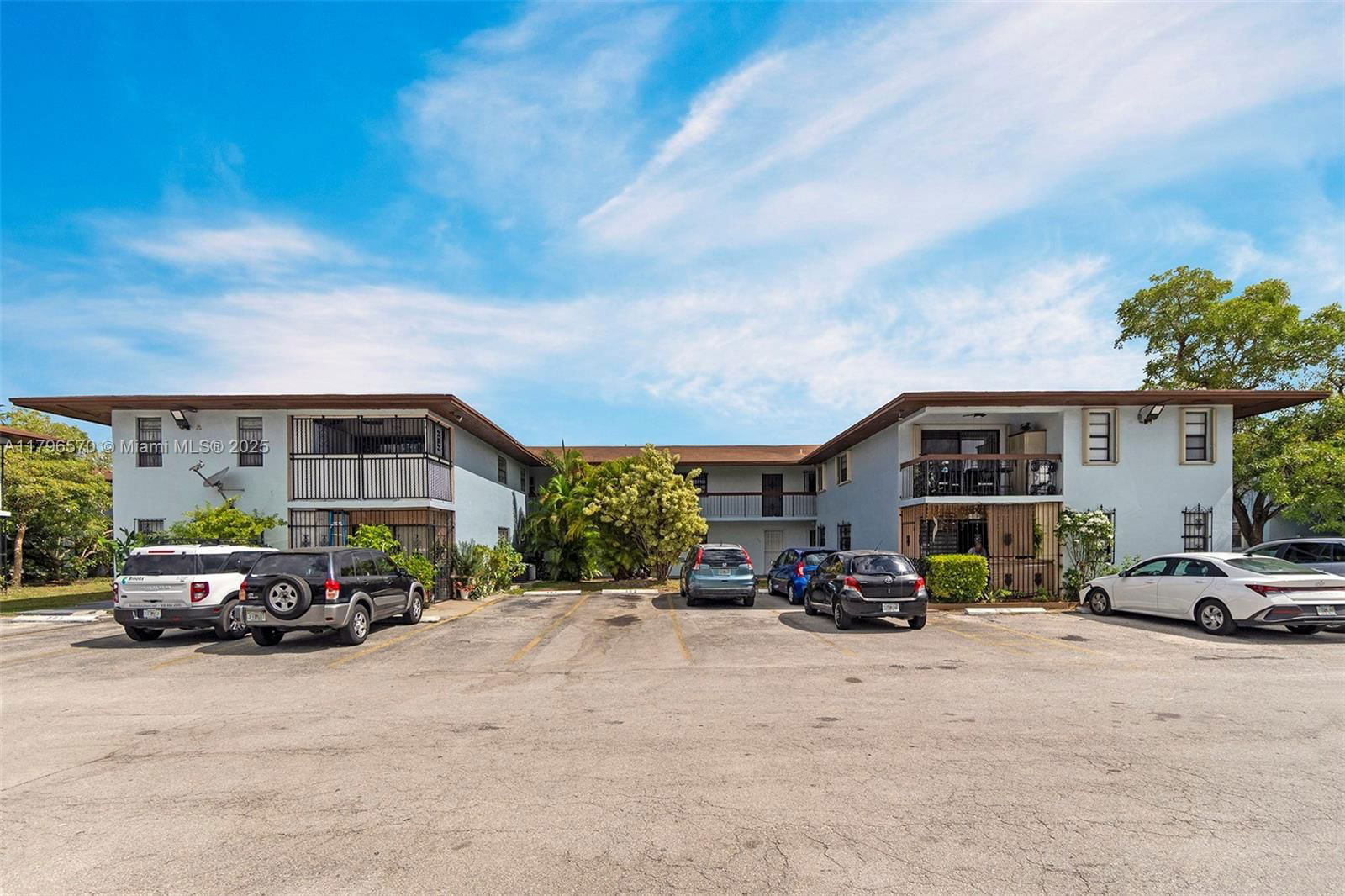 Real estate property located at 6215 24th Ave #203-7, Miami-dade, Flamingo Condo, Hialeah, FL