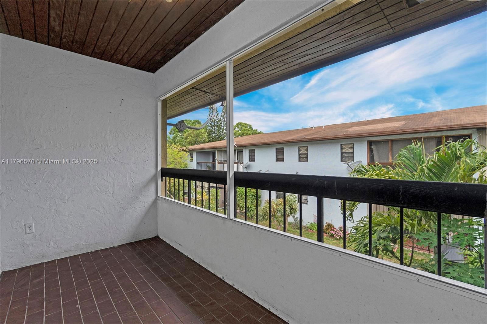 Real estate property located at 6215 24th Ave #203-7, Miami-dade, Flamingo Condo, Hialeah, FL