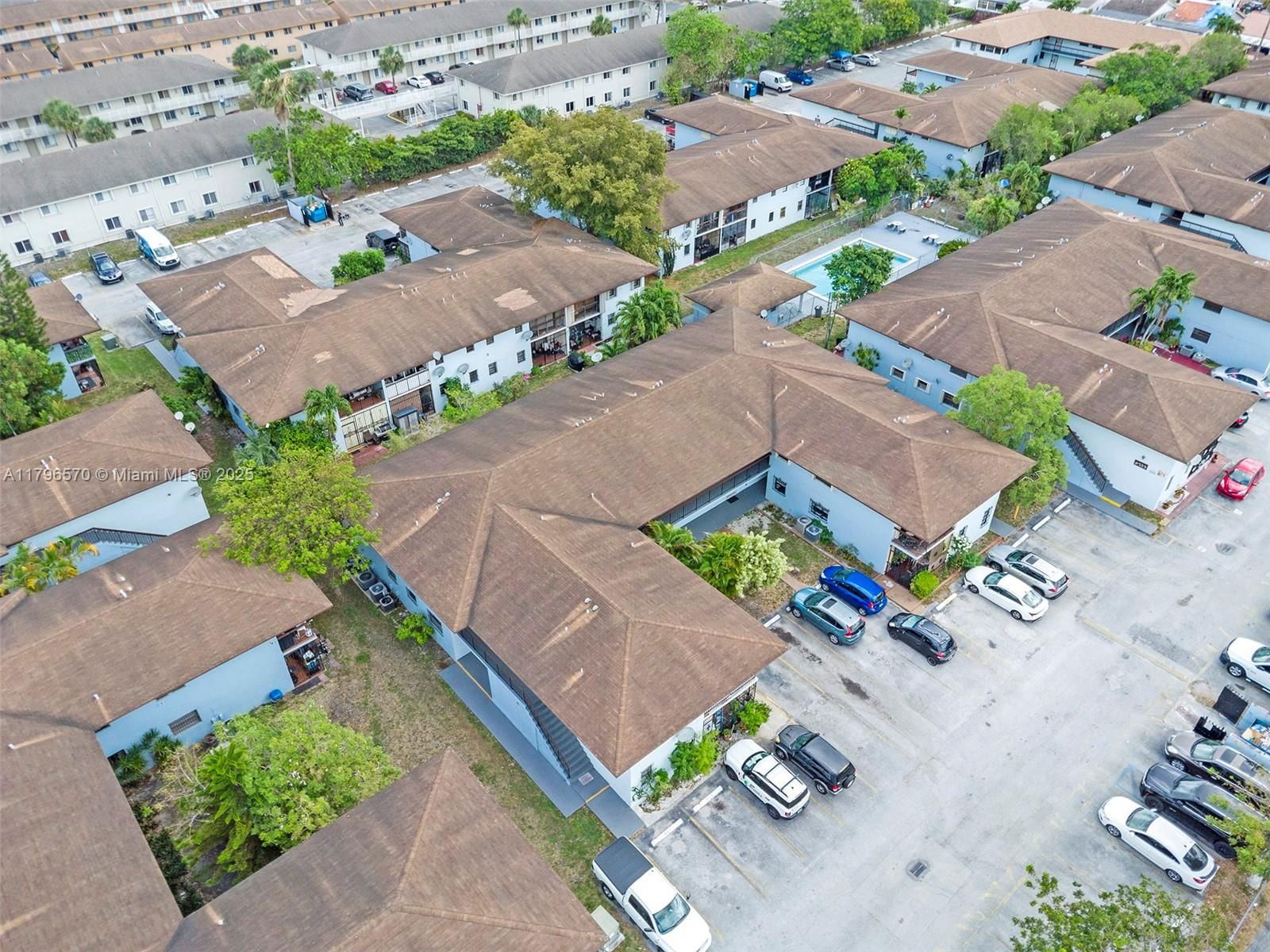 Real estate property located at 6215 24th Ave #203-7, Miami-dade, Flamingo Condo, Hialeah, FL