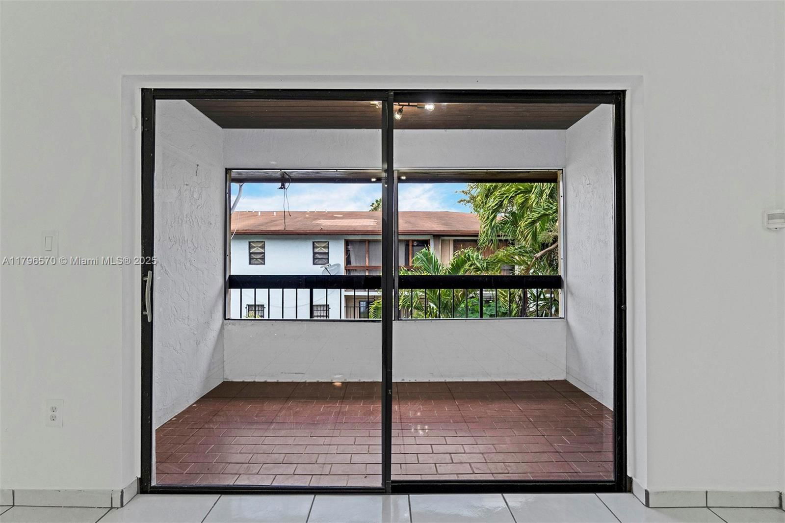 Real estate property located at 6215 24th Ave #203-7, Miami-dade, Flamingo Condo, Hialeah, FL
