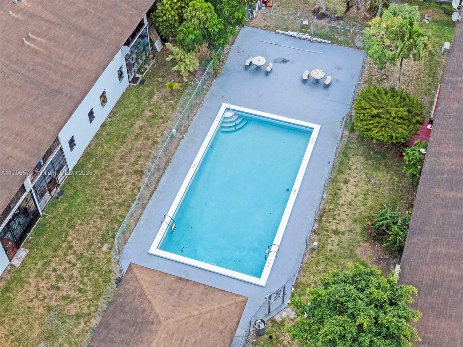 Real estate property located at 6215 24th Ave #203-7, Miami-dade, Flamingo Condo, Hialeah, FL