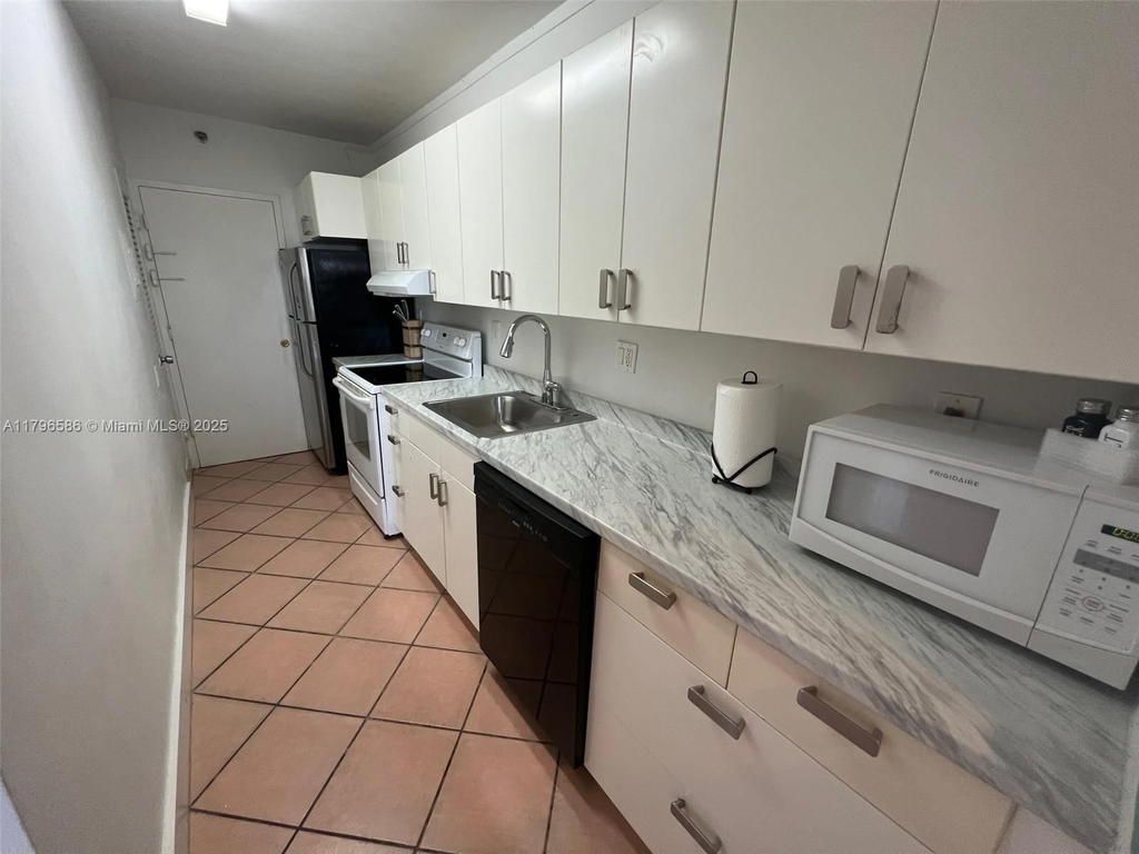 Real estate property located at 100 Lincoln Rd #1209, Miami-dade, The Decoplage Condo, Miami Beach, FL
