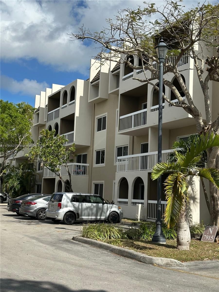 Real estate property located at 7701 Camino Real A-401, Miami-dade, Village Of Kings Creek Co, Miami, FL