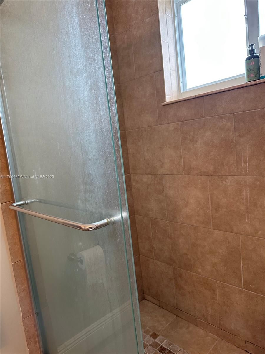 Real estate property located at 7701 Camino Real A-401, Miami-dade, Village Of Kings Creek Co, Miami, FL