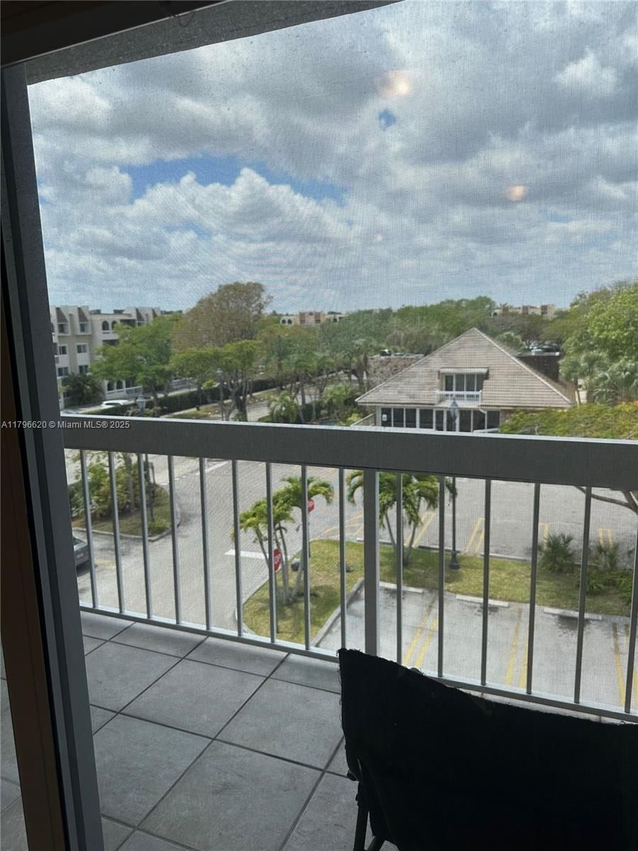 Real estate property located at 7701 Camino Real A-401, Miami-dade, Village Of Kings Creek Co, Miami, FL