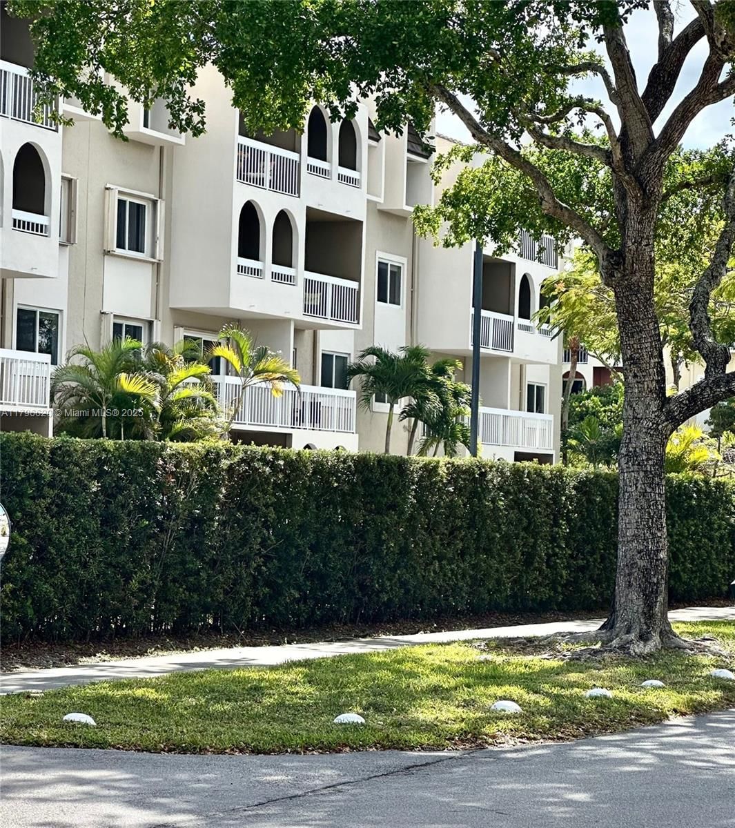 Real estate property located at 7701 Camino Real A-401, Miami-dade, Village Of Kings Creek Co, Miami, FL