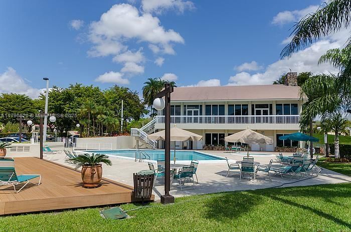 Real estate property located at 7701 Camino Real A-401, Miami-dade, Village Of Kings Creek Co, Miami, FL