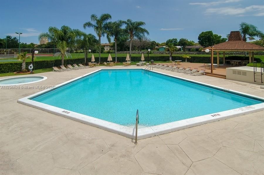 Real estate property located at 7701 Camino Real A-401, Miami-dade, Village Of Kings Creek Co, Miami, FL