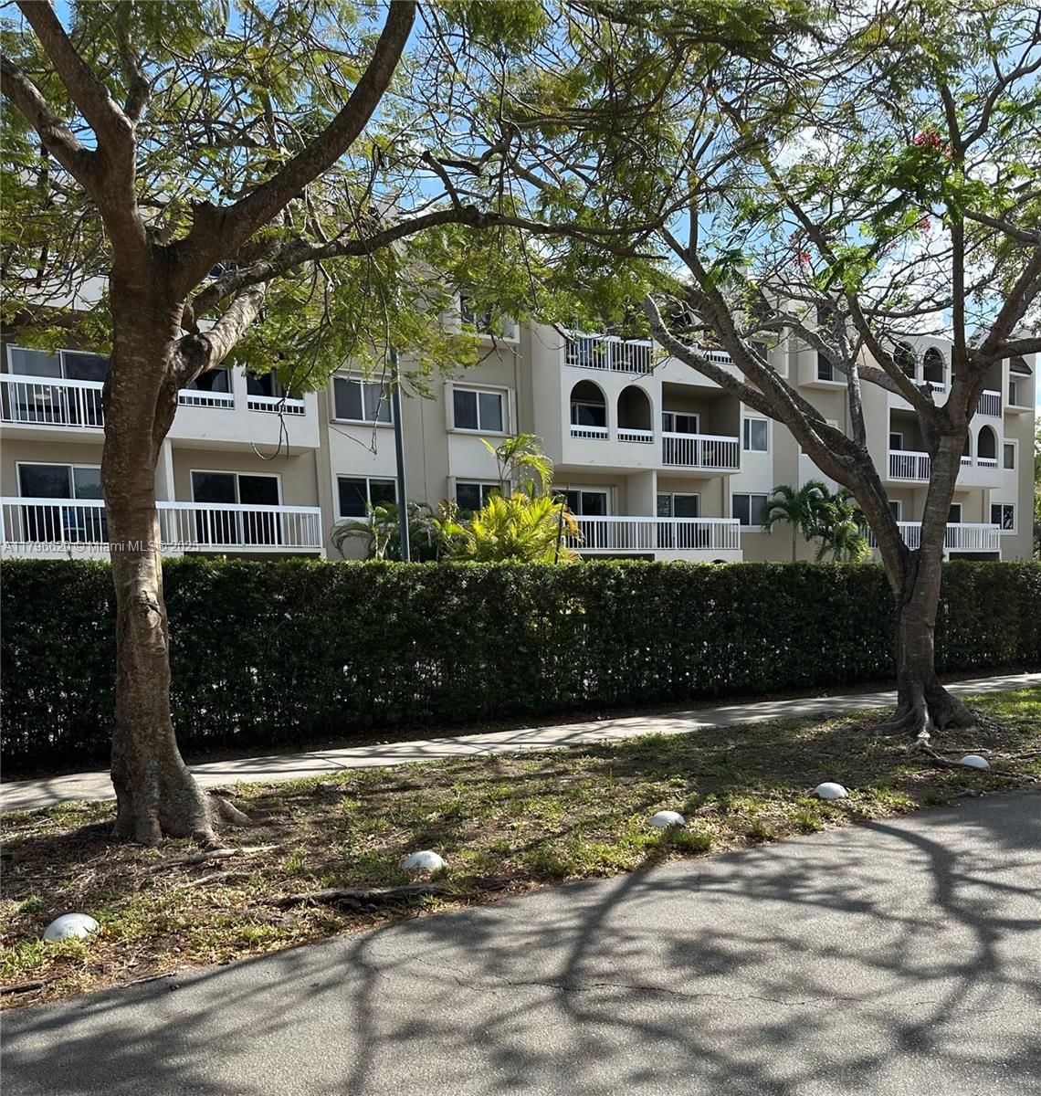 Real estate property located at 7701 Camino Real A-401, Miami-dade, Village Of Kings Creek Co, Miami, FL