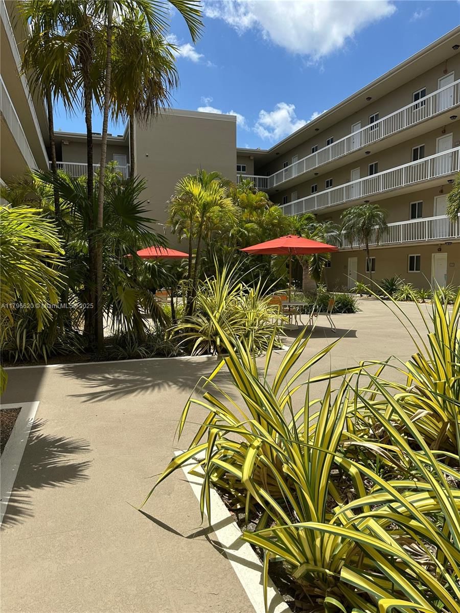 Real estate property located at 7701 Camino Real A-401, Miami-dade, Village Of Kings Creek Co, Miami, FL