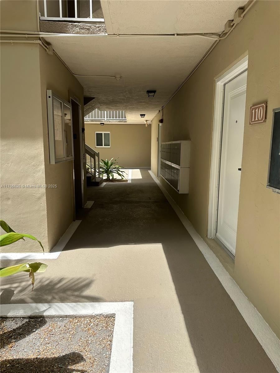 Real estate property located at 7701 Camino Real A-401, Miami-dade, Village Of Kings Creek Co, Miami, FL