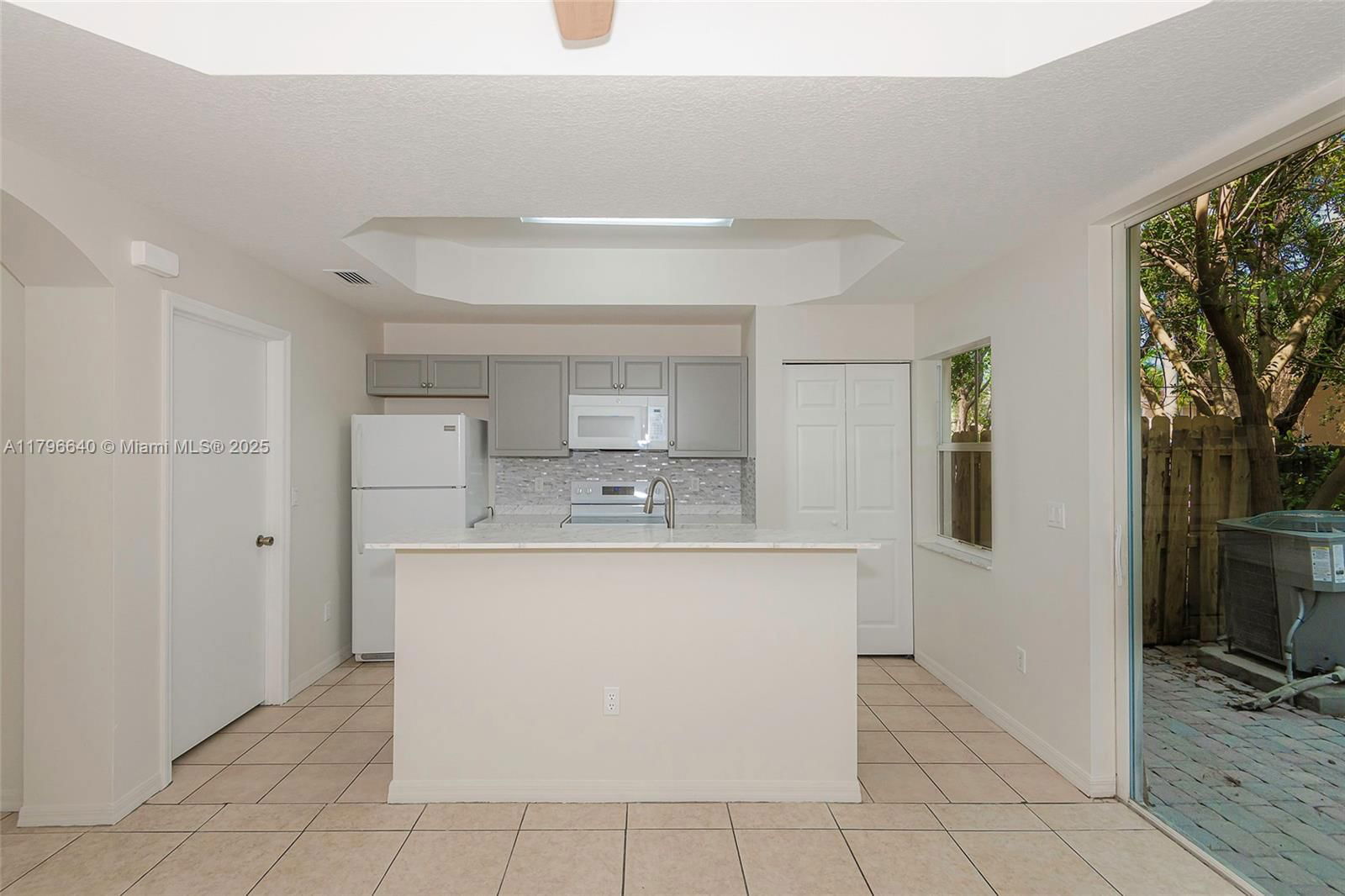 Real estate property located at 4962 White Mangrove Way E #402-4, Broward, Thunderbird Park, Dania Beach, FL