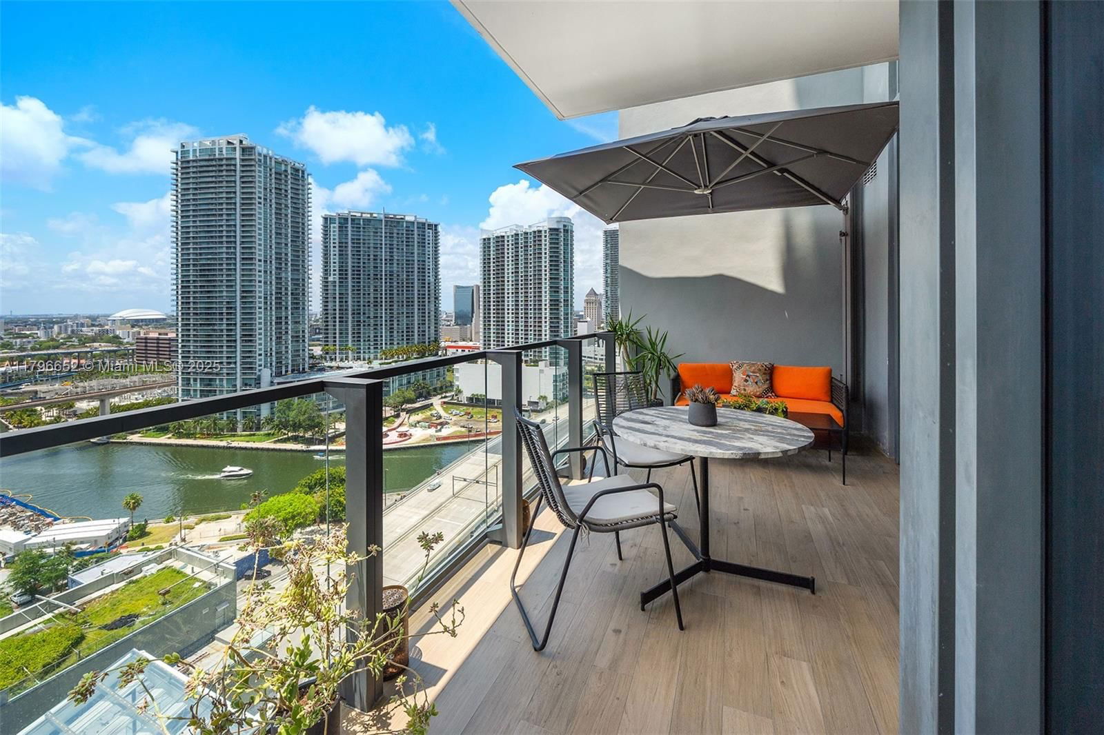 Real estate property located at 68 6th St #1708, Miami-dade, Reach Condo, Miami, FL