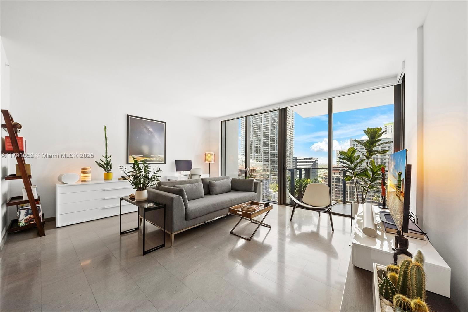 Real estate property located at 68 6th St #1708, Miami-dade, Reach Condo, Miami, FL