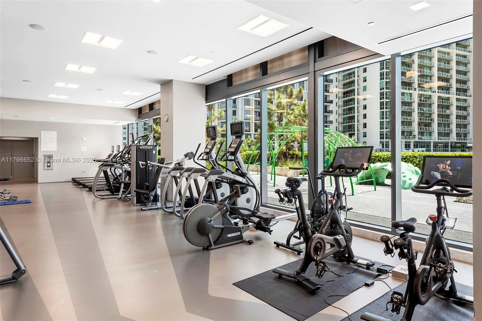 Real estate property located at 68 6th St #1708, Miami-dade, Reach Condo, Miami, FL
