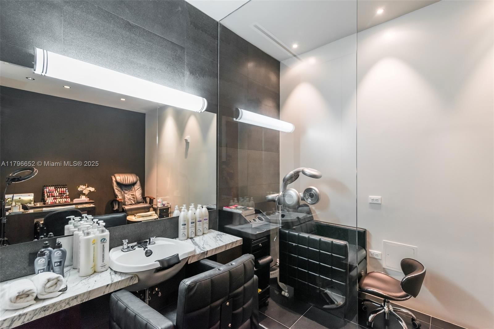 Real estate property located at 68 6th St #1708, Miami-dade, Reach Condo, Miami, FL