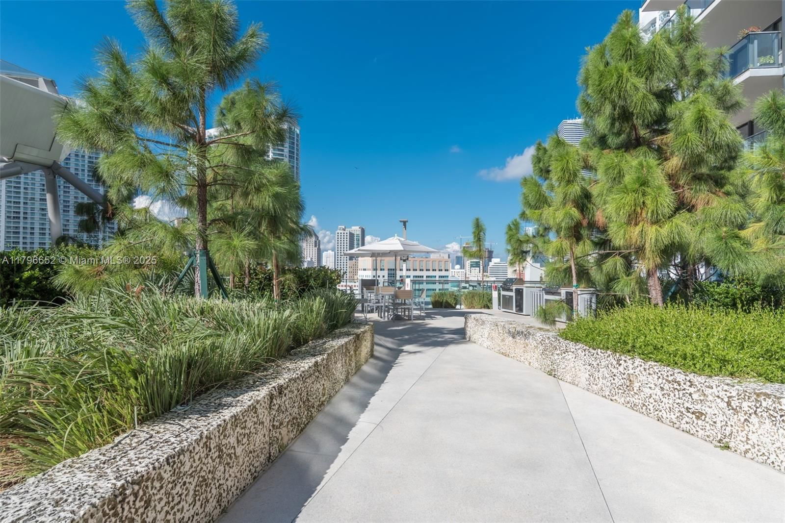 Real estate property located at 68 6th St #1708, Miami-dade, Reach Condo, Miami, FL