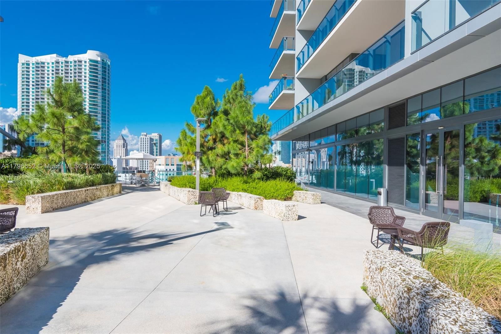 Real estate property located at 68 6th St #1708, Miami-dade, Reach Condo, Miami, FL