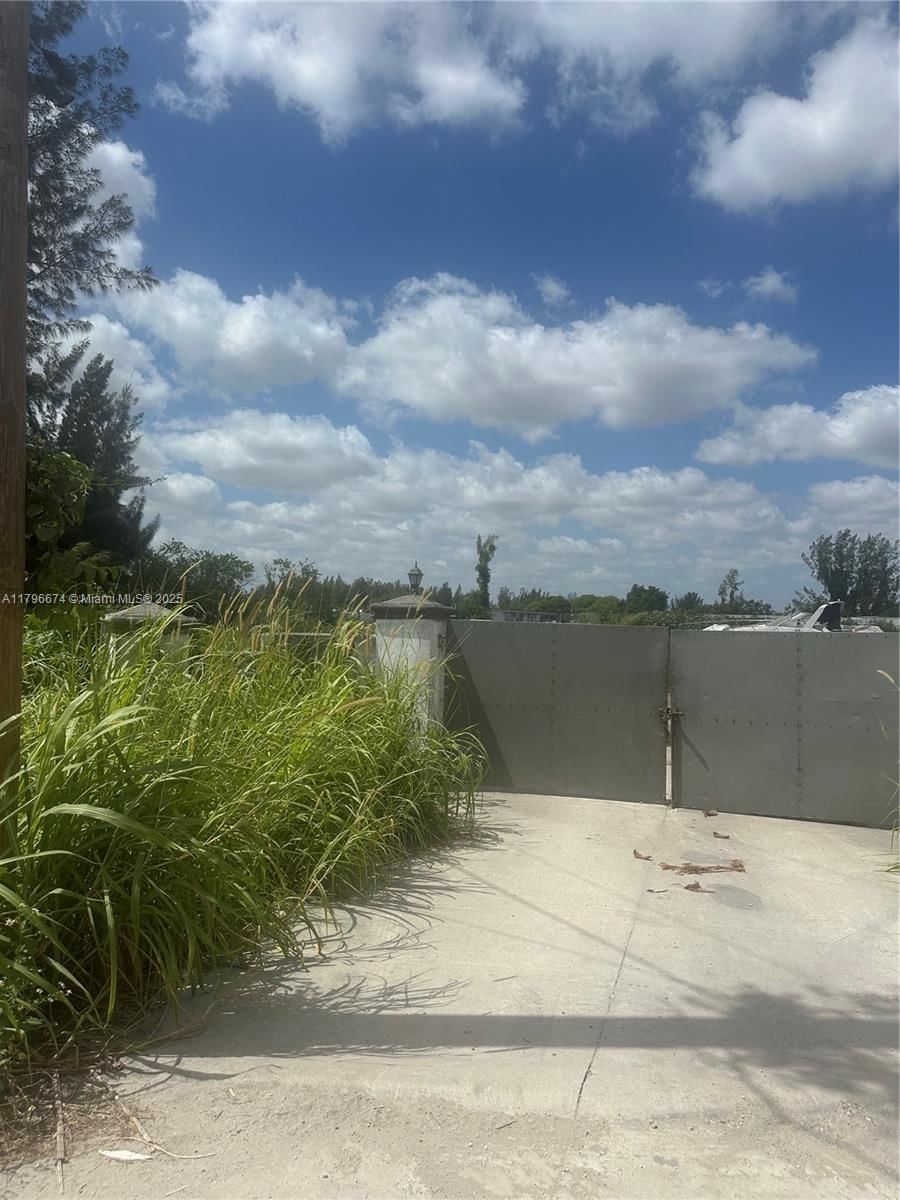 Real estate property located at 14400 205, Miami-dade, Miami, FL