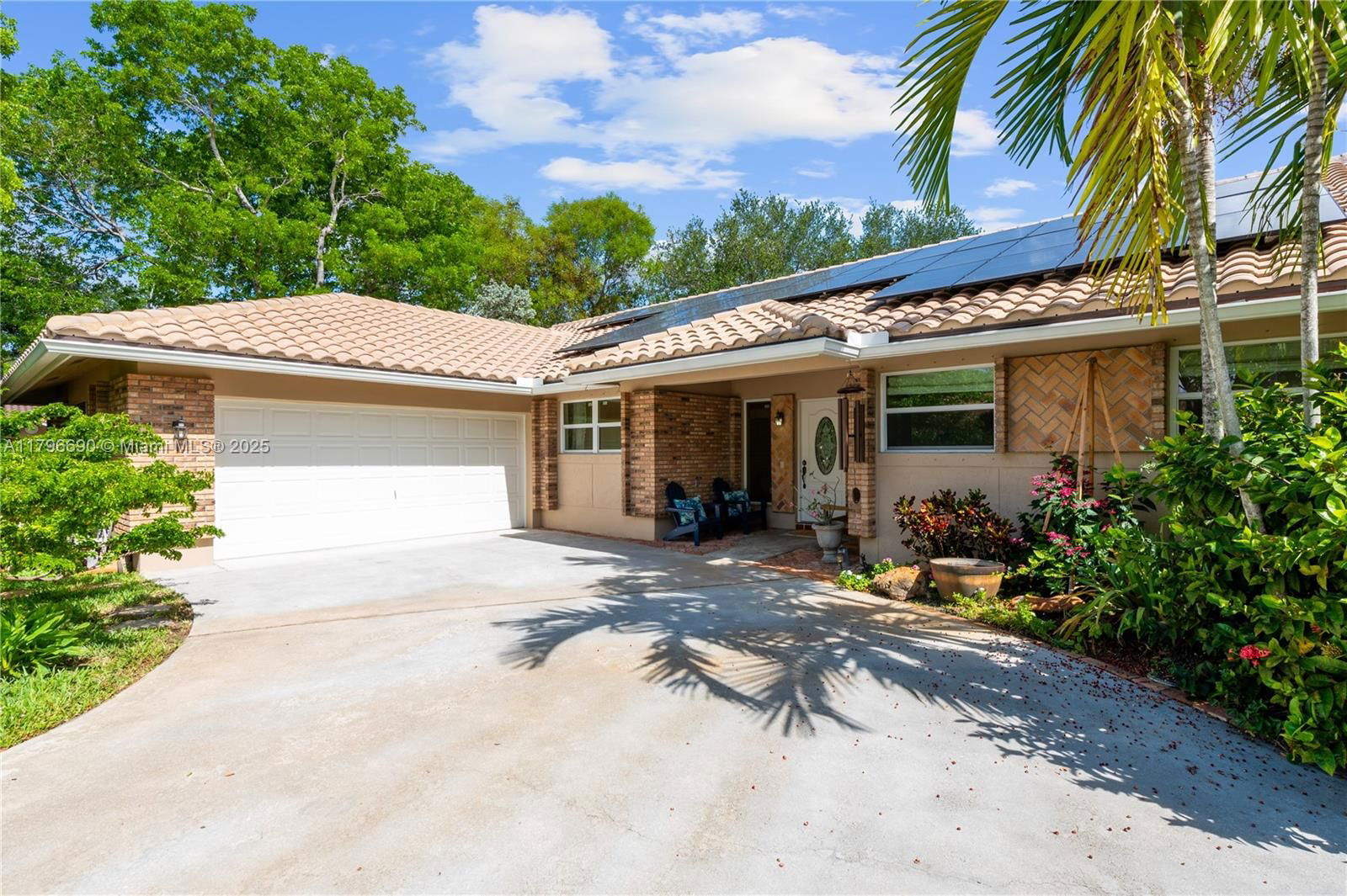 Real estate property located at 15941 Cobblestone Ct, Broward, Hawkes Bluff Too, Davie, FL
