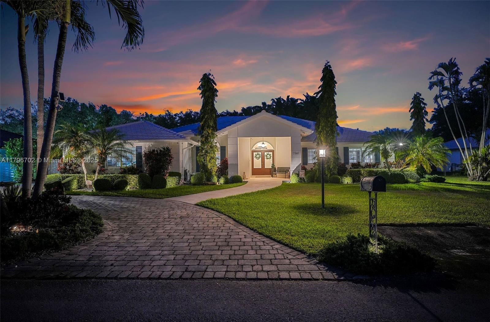 Real estate property located at 7361 165th St, Miami-dade, Kings Cove, Palmetto Bay, FL