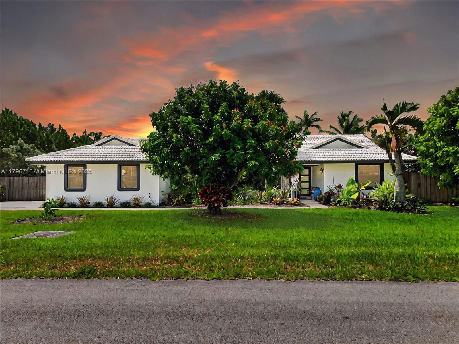 Real estate property located at 18830 294th Ter, Miami-dade, Redavo Estates, Homestead, FL