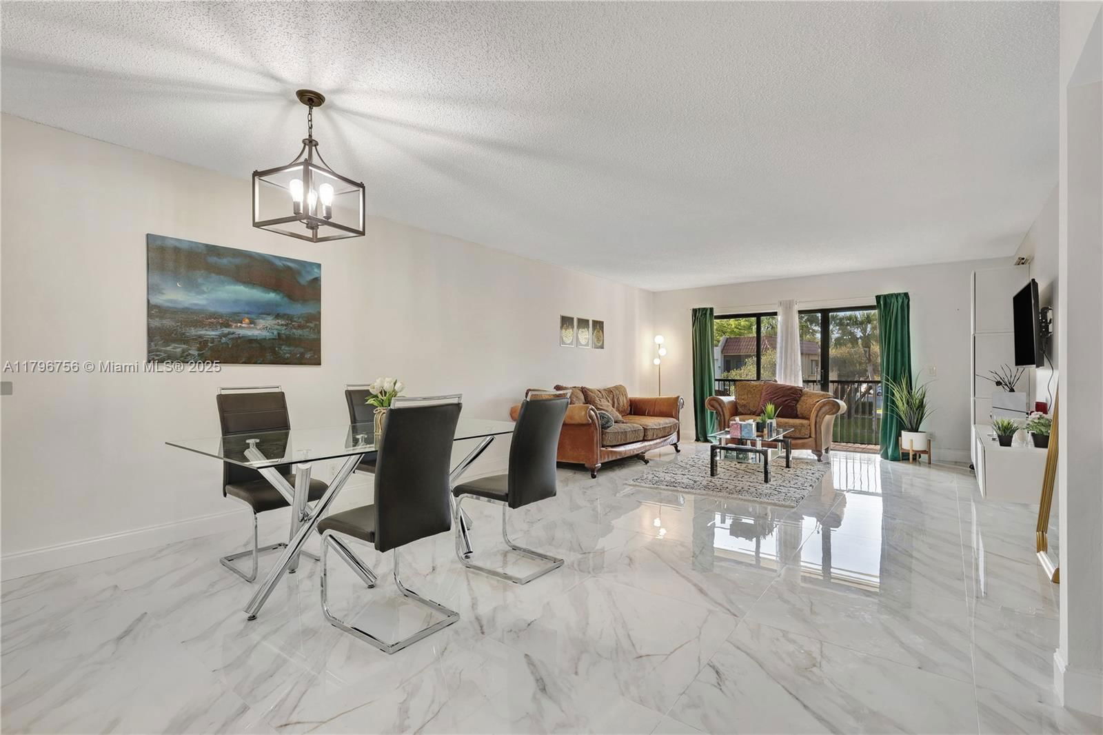 Real estate property located at 398 Lakeview Dr #203, Broward, Racquet Club Apts At Bona, Weston, FL