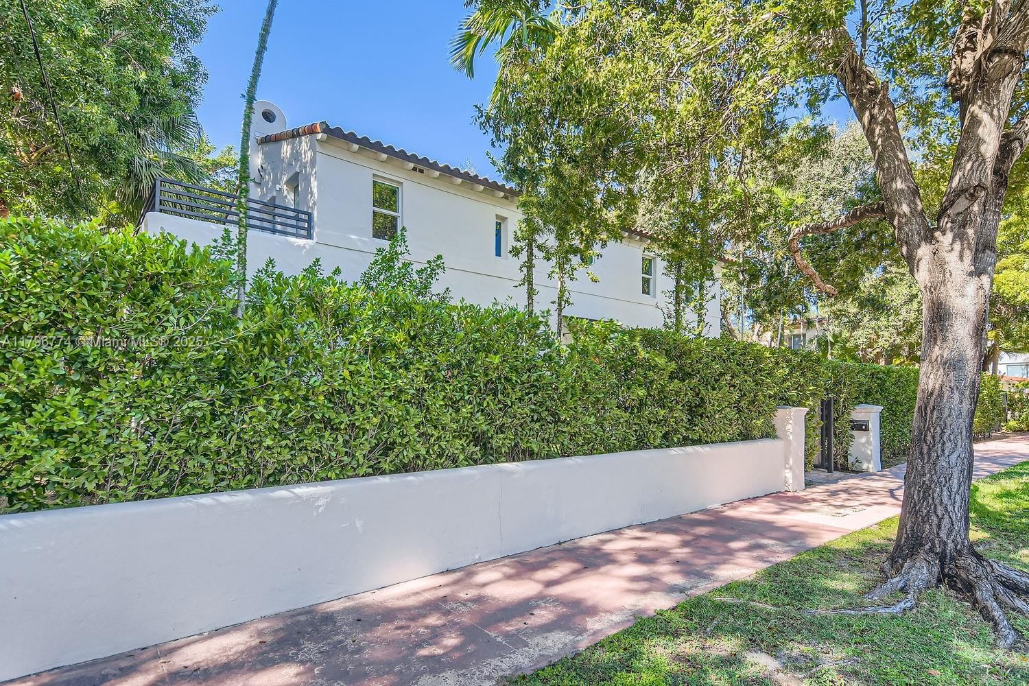 Real estate property located at 5812 Alton Rd, Miami-dade, La Gorce Golf Sub, Miami Beach, FL