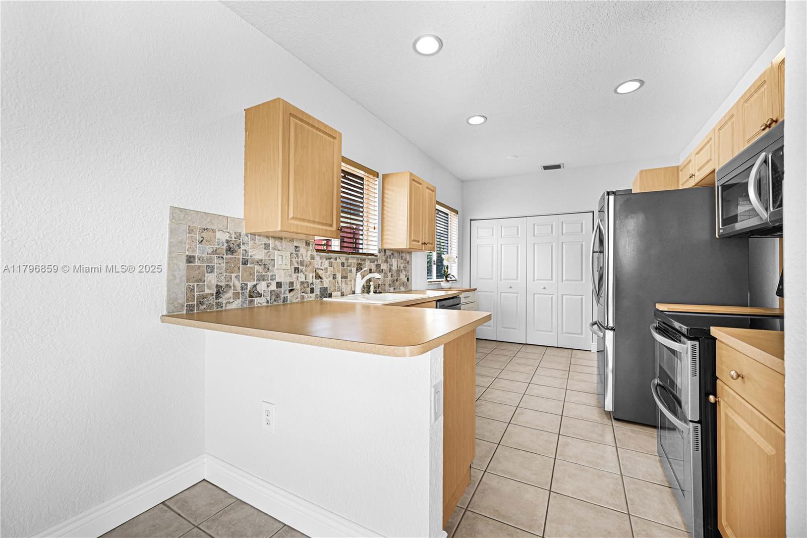 Real estate property located at 14576 161st Pl, Miami-dade, Roseway Sub, Miami, FL