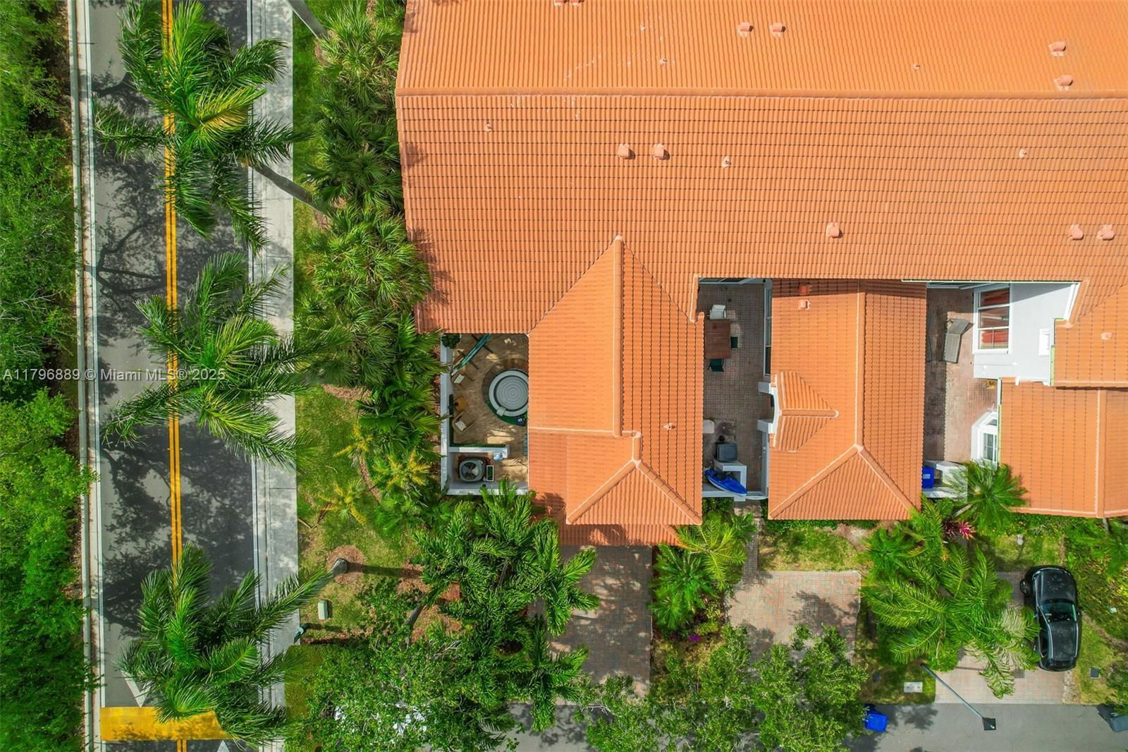 Real estate property located at 1110 Canella Ln, Broward, West Lake Village Plat, Hollywood, FL