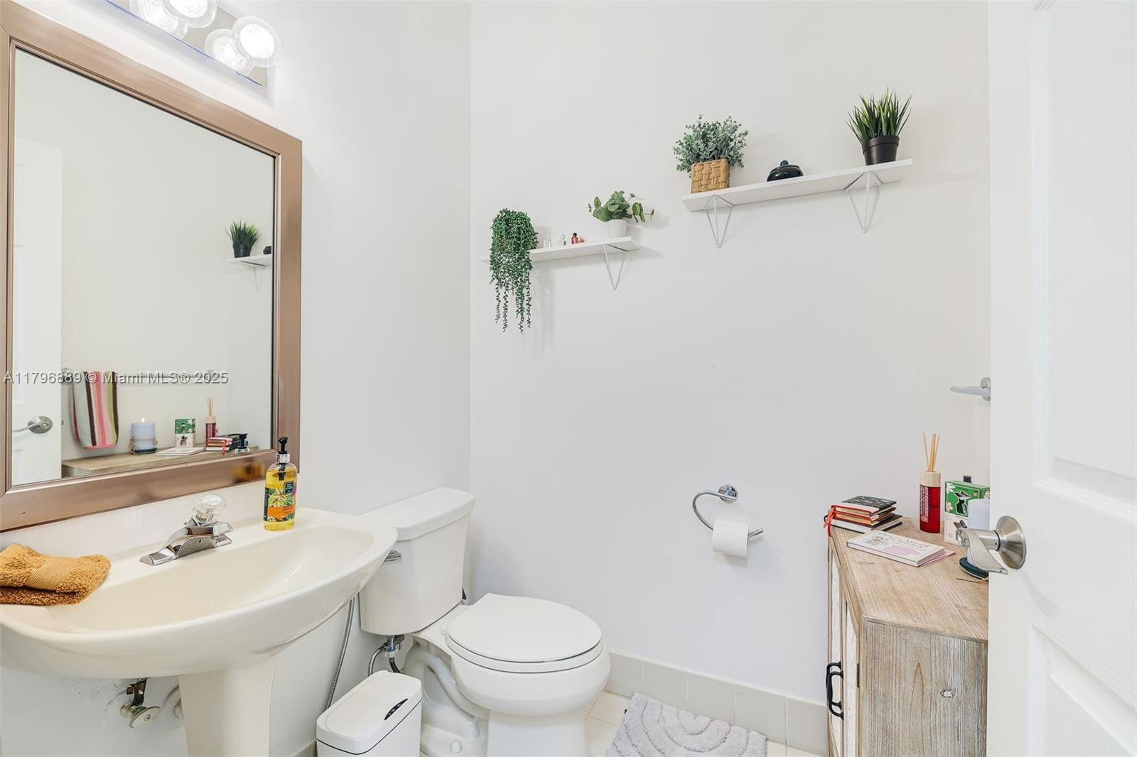 Real estate property located at 1110 Canella Ln, Broward, West Lake Village Plat, Hollywood, FL
