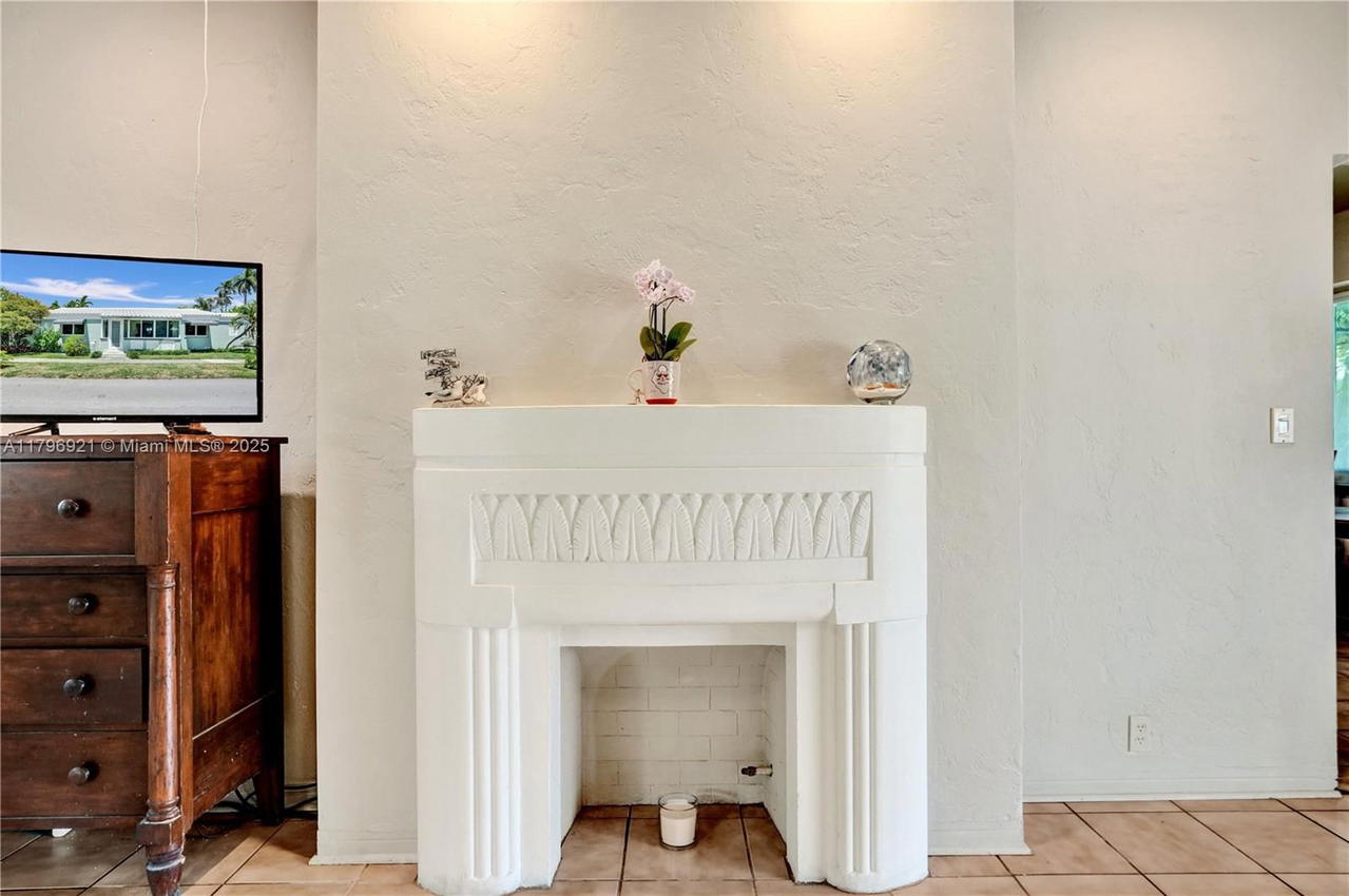 Real estate property located at 326 14th Ave, Broward, Hollywood, Hollywood, FL