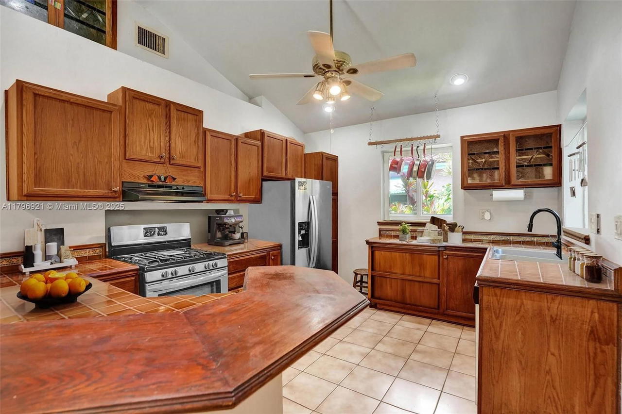 Real estate property located at 326 14th Ave, Broward, Hollywood, Hollywood, FL