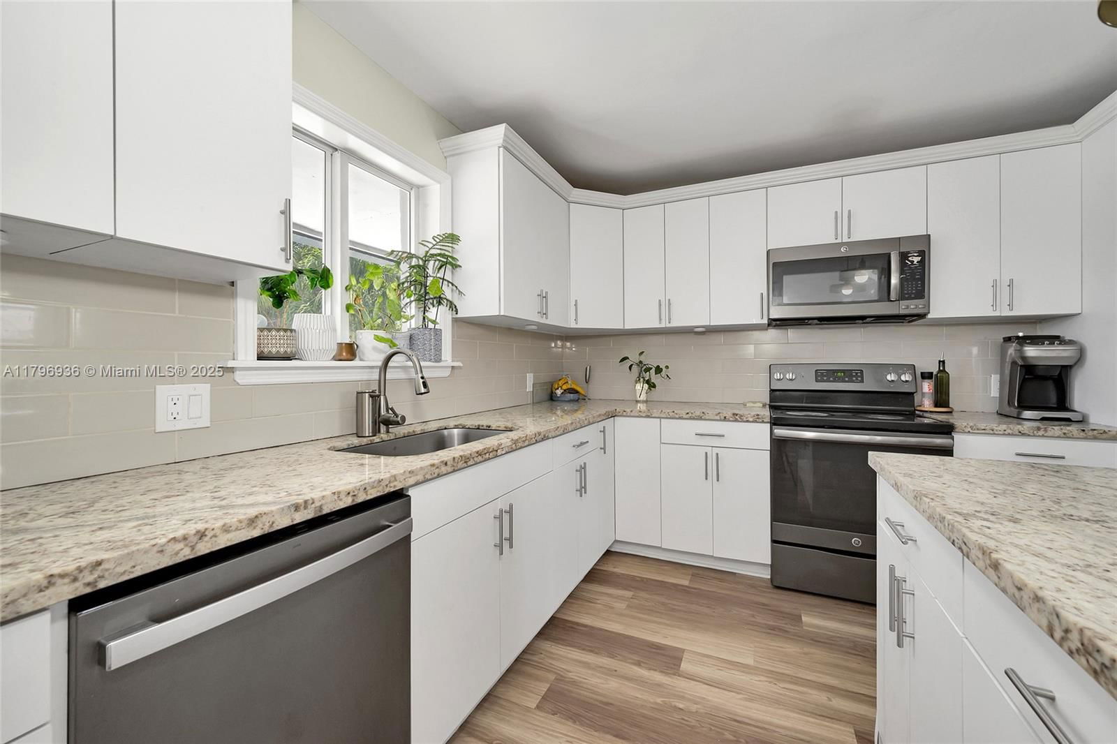 Real estate property located at 2221 46th Ave, Broward, Hollywood Hills, Hollywood, FL