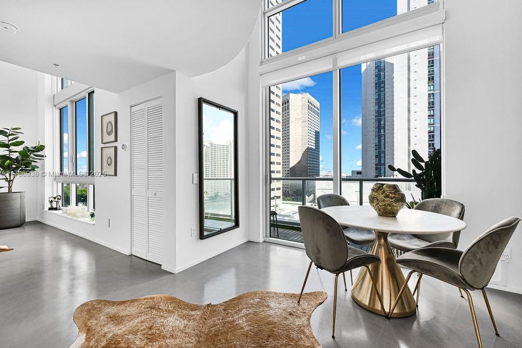Real estate property located at 300 Biscayne Blvd L-1232, Miami-dade, Met 1 Condo, Miami, FL