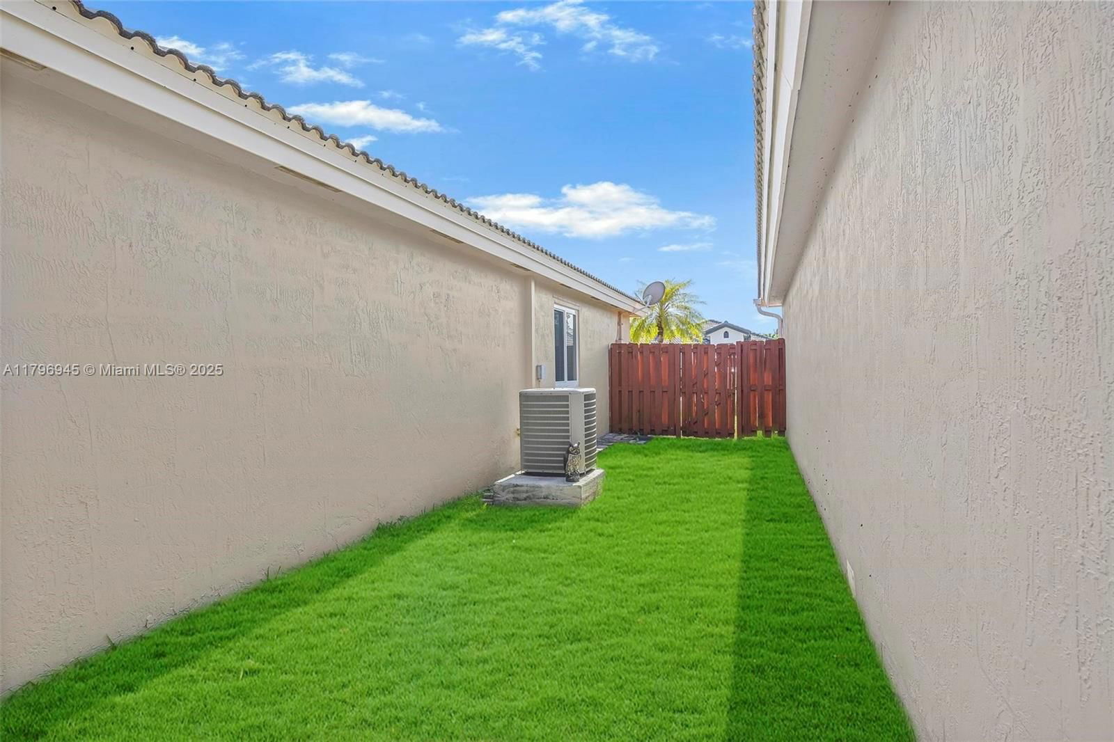 Real estate property located at 13961 150th Ct, Miami-dade, Brightons Meadow Landings, Miami, FL