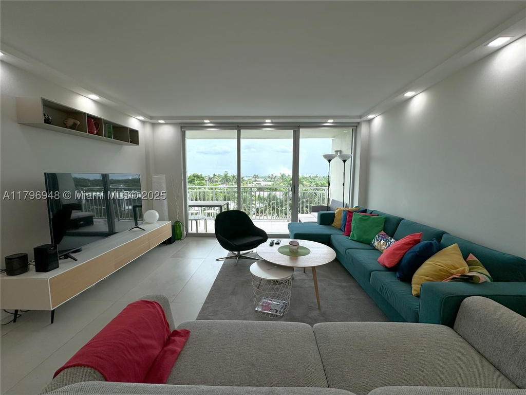 Real estate property located at 9500 Bay Harbor Dr #6B, Miami-dade, St Regis Apts Condo, Bay Harbor Islands, FL