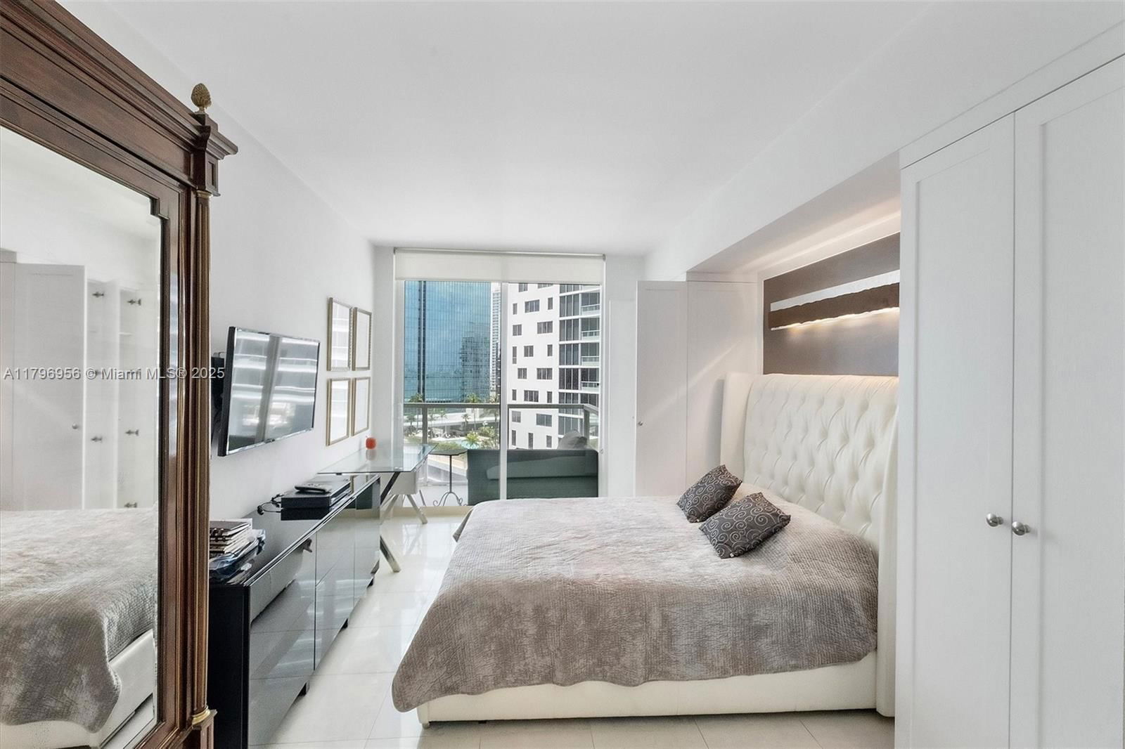 Real estate property located at 218 14th St #1804, Miami-dade, The Emerald At Brickell C, Miami, FL