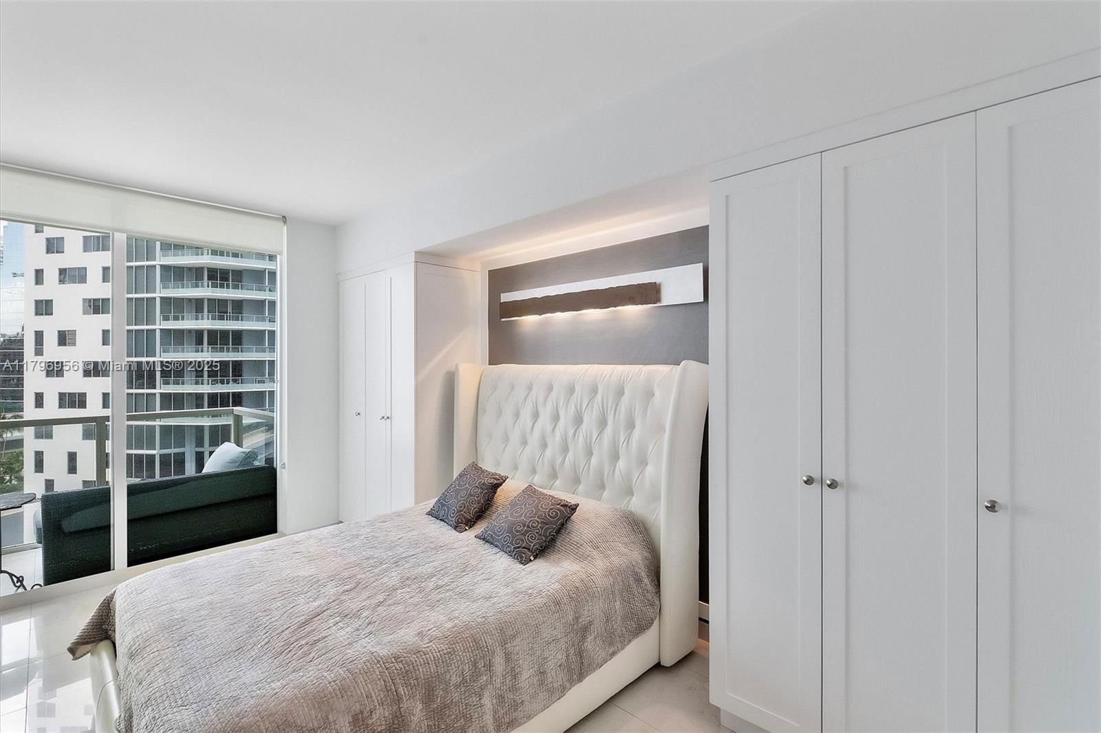 Real estate property located at 218 14th St #1804, Miami-dade, The Emerald At Brickell C, Miami, FL