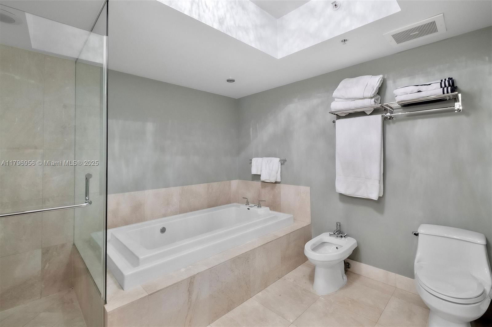Real estate property located at 218 14th St #1804, Miami-dade, The Emerald At Brickell C, Miami, FL