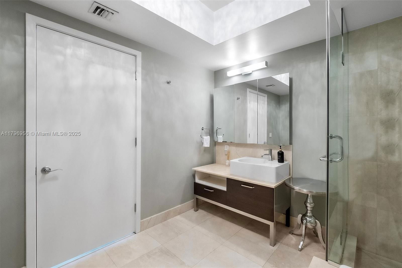 Real estate property located at 218 14th St #1804, Miami-dade, The Emerald At Brickell C, Miami, FL