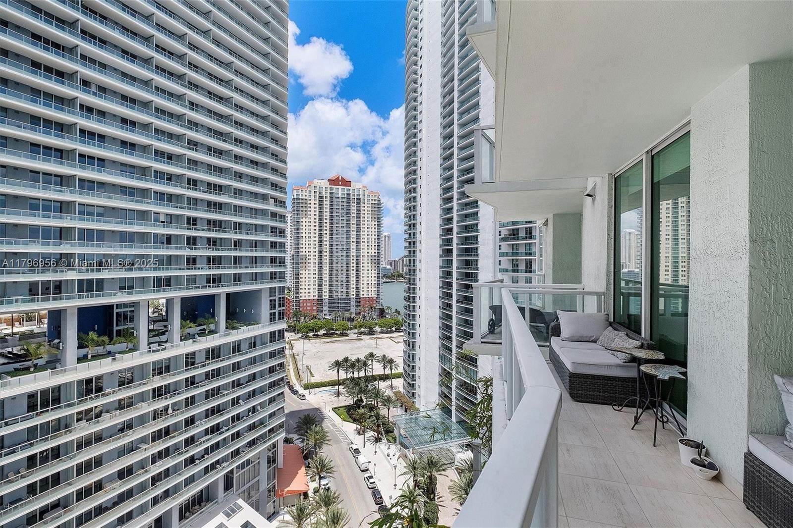 Real estate property located at 218 14th St #1804, Miami-dade, The Emerald At Brickell C, Miami, FL