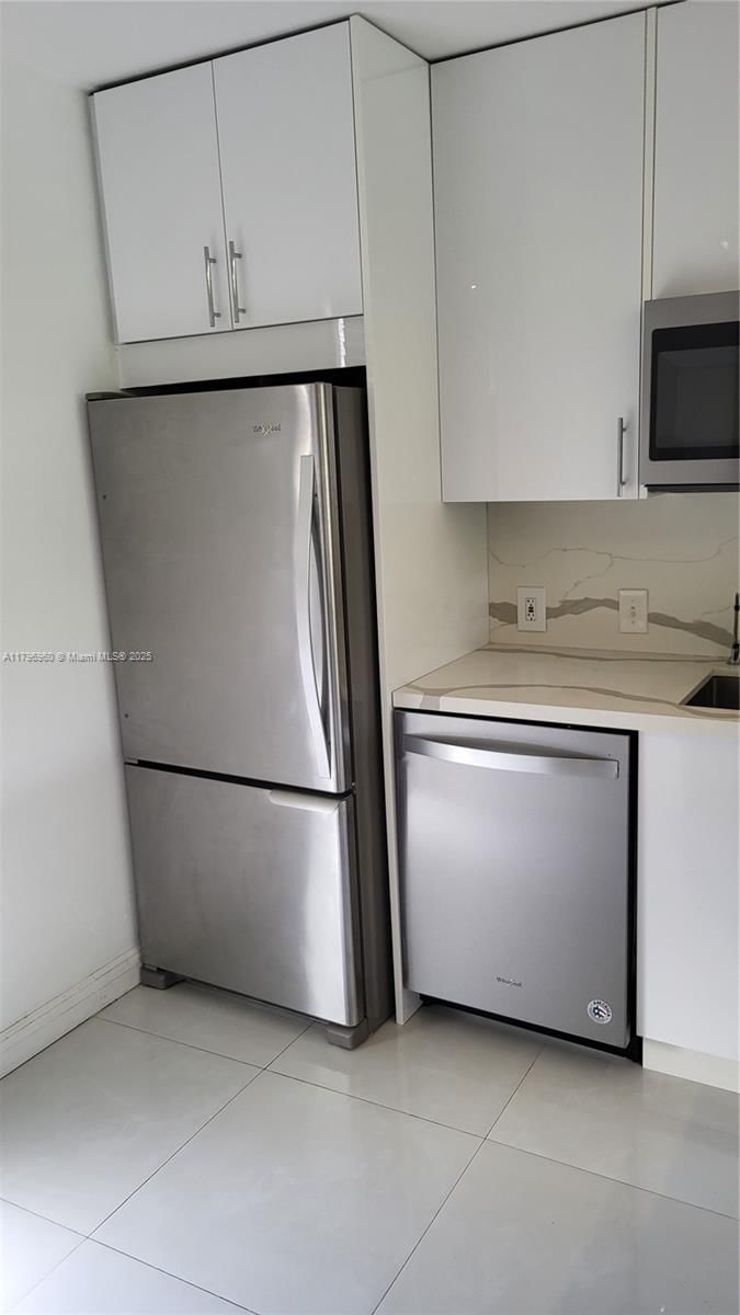Real estate property located at 3401 Country Club Dr #410, Miami-dade, Ensenada Condo Bldg E-i, Aventura, FL